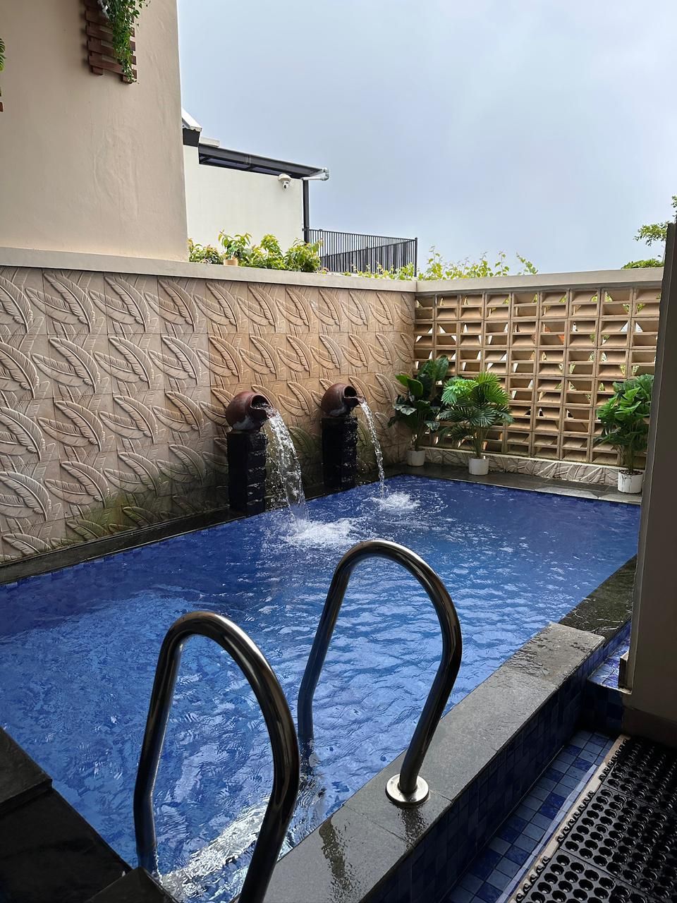 Jacuzzi air hangat alami di Villa Nyaman